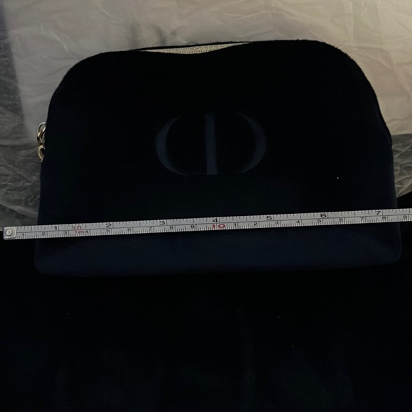 ⭐️C Dior travel pouch and mirror with gift box. - Picture 6 of 17